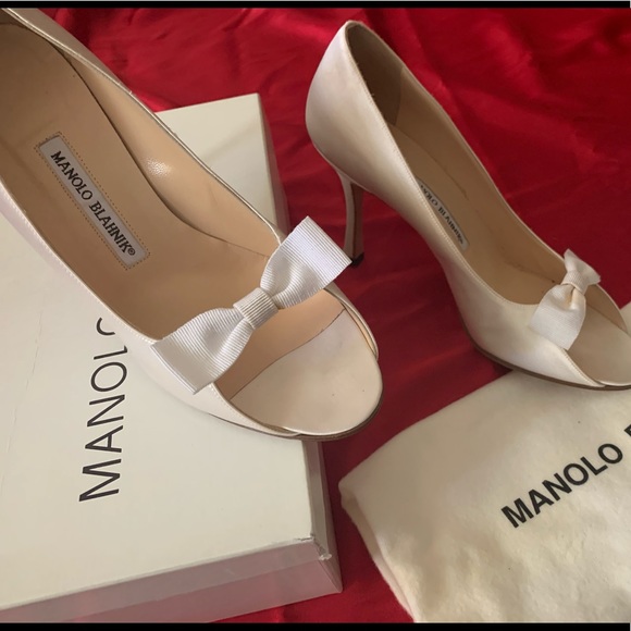 Manolo Blahnik Shoes - Manolo Blahnik white satin heel